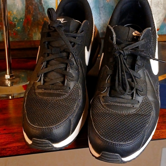 Nike Black and White Athletic Shoes - Picture 8 of 15